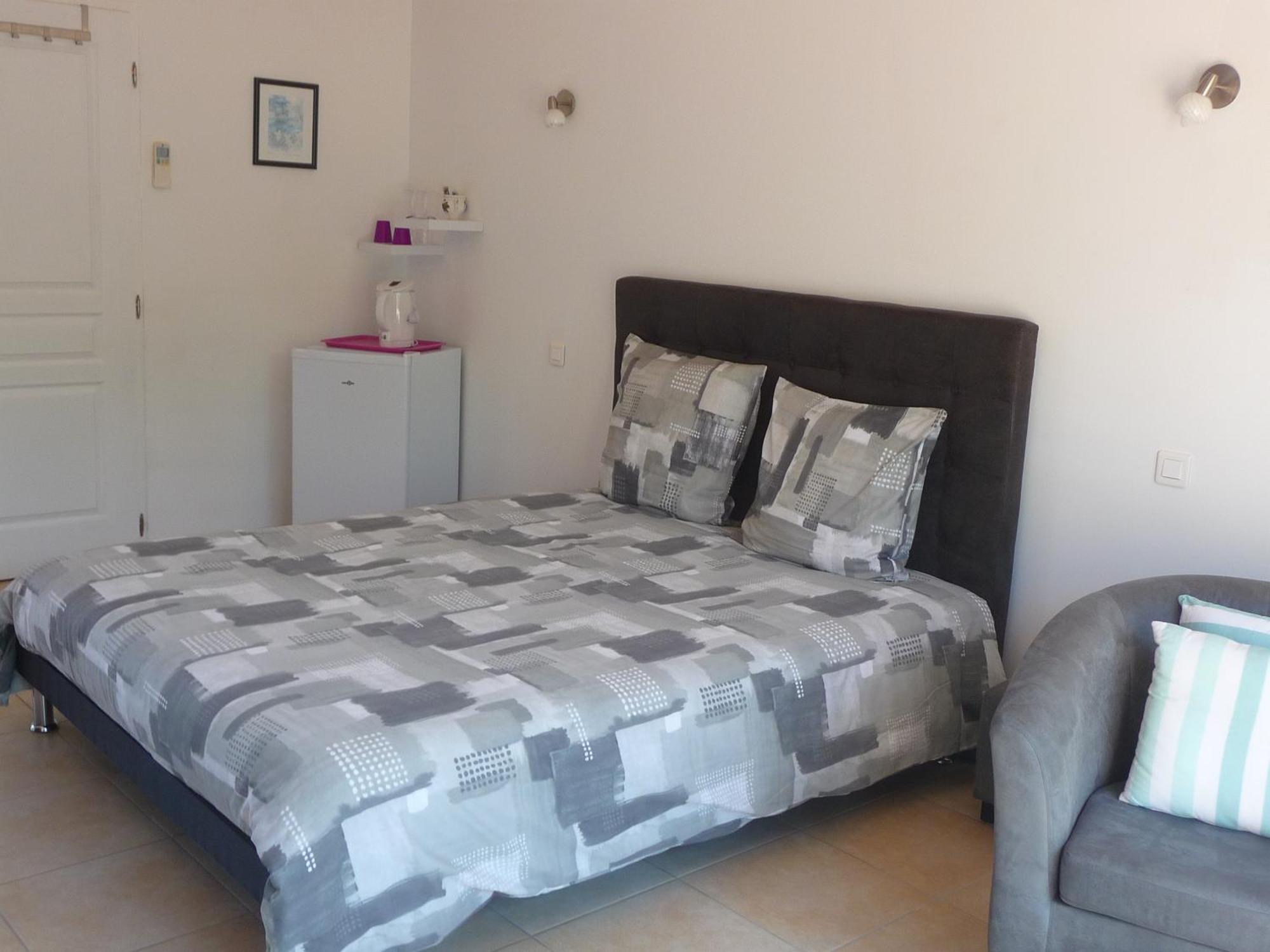 Villa Des Masques Aubais Room photo